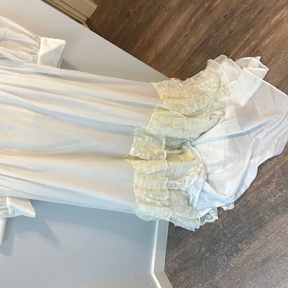 Super Elegant Vintage Wedding Gown Year 1982 With Separate Inner Dress Pompom - Picture 3 of 10